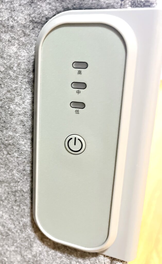 パネルヒーター電源ボタン兼温度調整ボタン