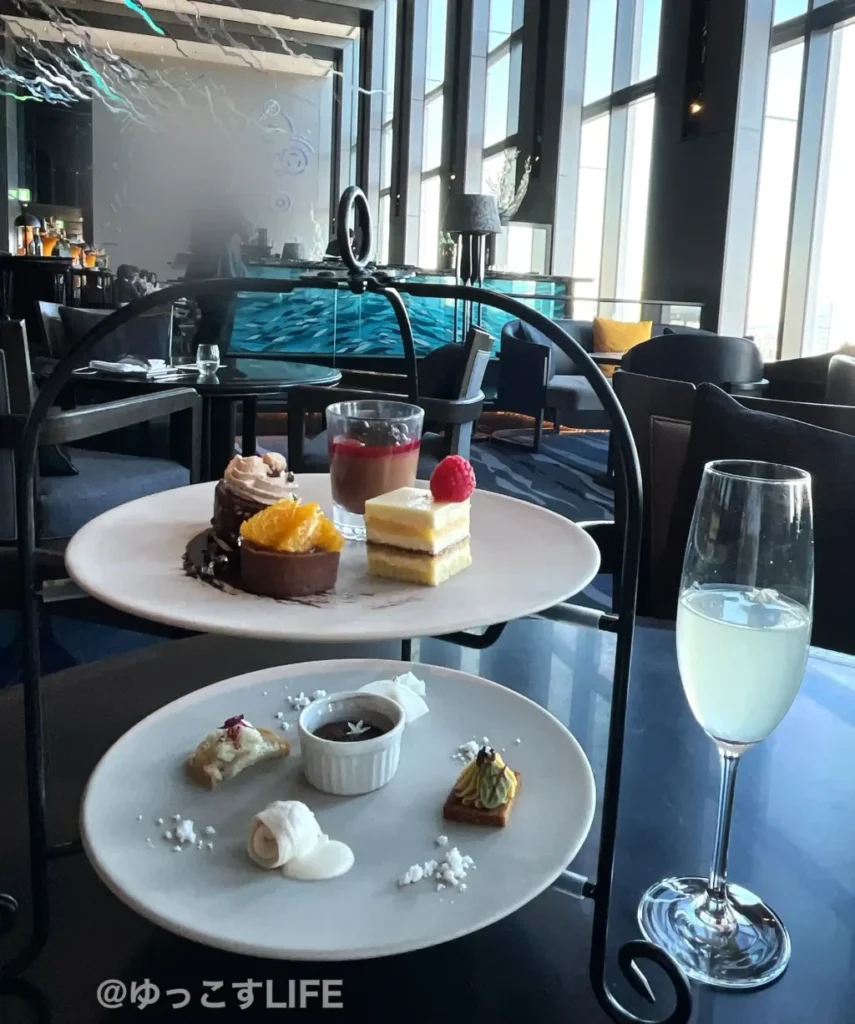 品川プリンスホテルのアフタヌーンティーの2段スタンドとウェルカムドリンク