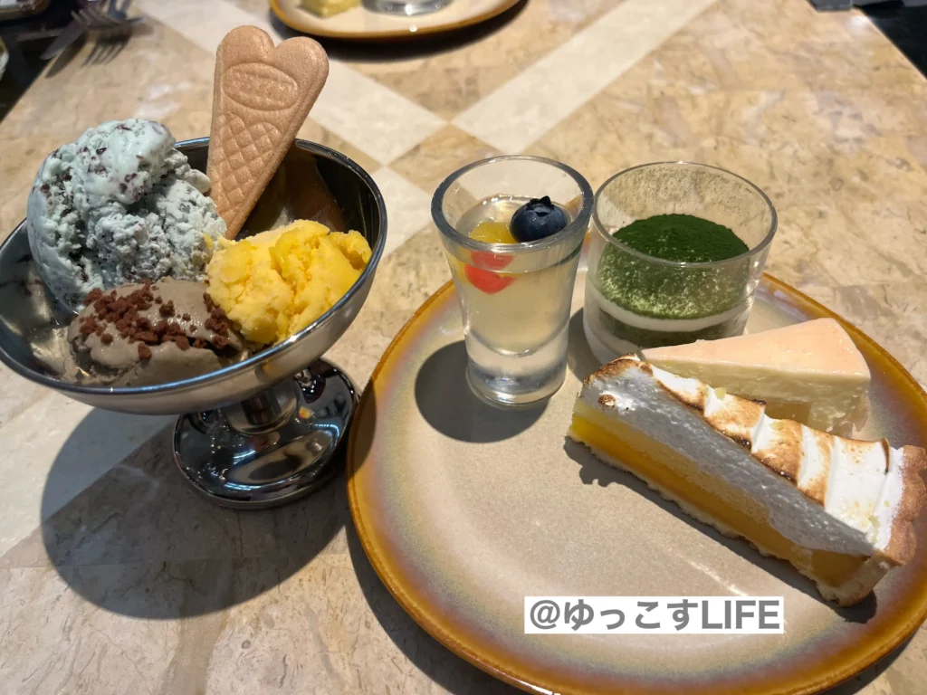 ラジョウのビュッフェで採ったスイーツの一部